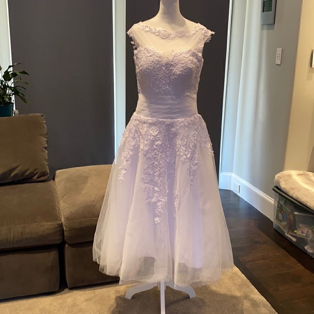 Women’s Lace White Wedding Dress with Corset Back Size 10 NWOT